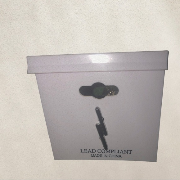 Natasha Ring Size 8 Sapphire Blue Color Stone w/ white Rhinestones surround NEW - Picture 7 of 8